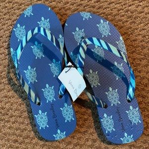 Vera Bradley turtle flip flops. Size 5-6